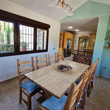 Villa Exclusive Lakeside With Private Pool & Total Privacy Vinuela