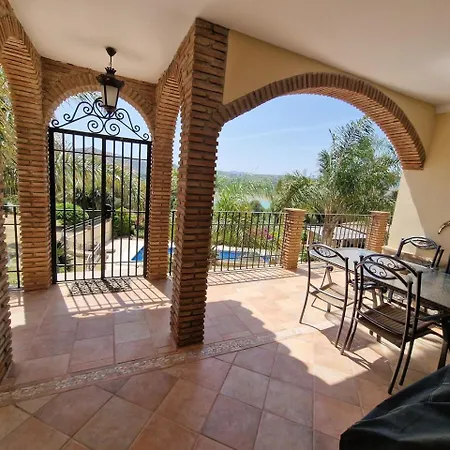 Villa Exclusive Lakeside With Private Pool & Total Privacy *