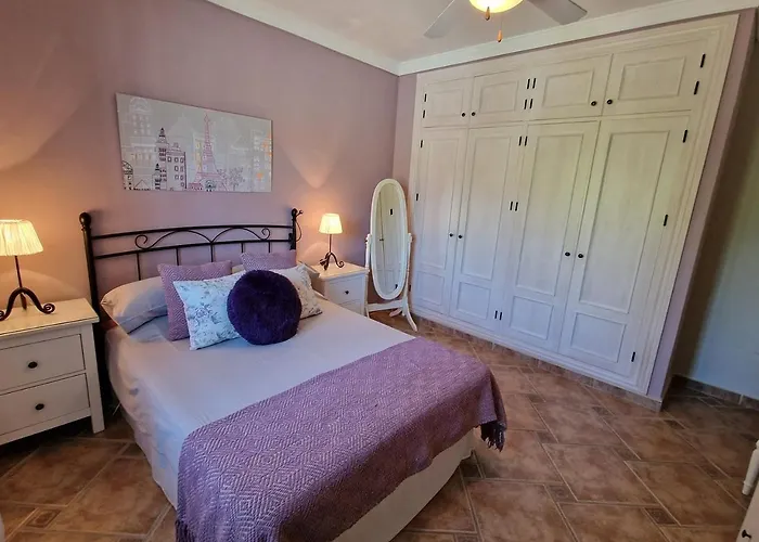 Villa Exclusive Lakeside With Private Pool & Total Privacy *