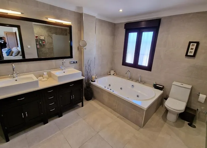 Exclusive Lakeside With Private Pool & Total Privacy Viñuela