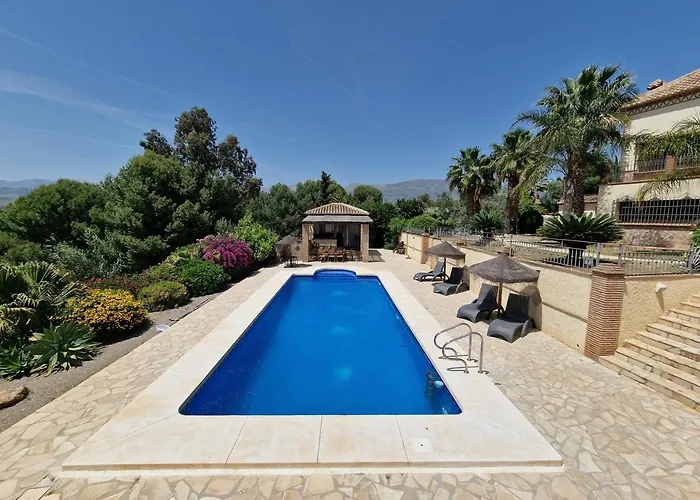 Villa Exclusive Lakeside With Private Pool & Total Privacy *