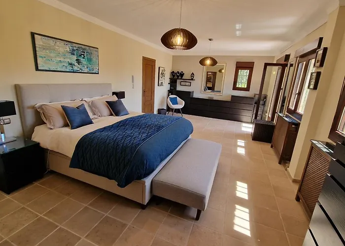 Exclusive Lakeside With Private Pool & Total Privacy Villa *