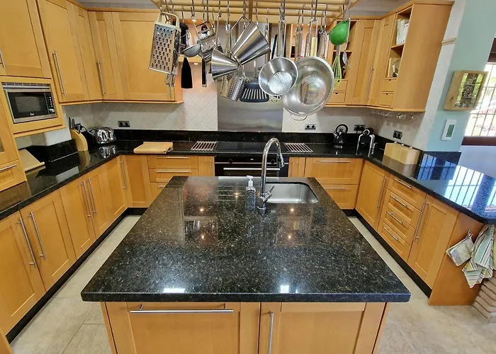 Villa Exclusive Lakeside With Private Pool & Total Privacy
